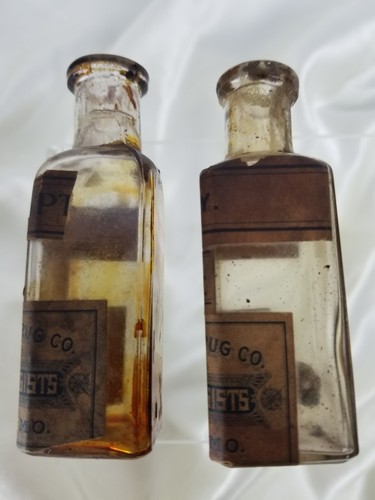 3 mini botellas antiguas transparentes de medicina - Imagen 7 de 10