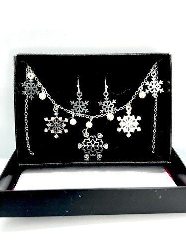 Avon SNOWFLAKE Filigree Necklace & Earrings Set CHRISTMAS Silver Pearl Tones NOS - Picture 4 of 8