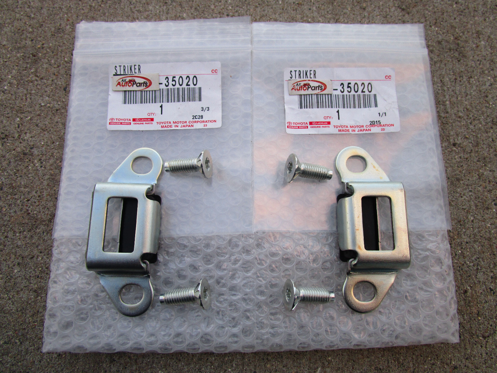 95 04 TOYOTA LEFT + RIGHT TAILGATE DOOR LOCK STRIKER PLATE OEM