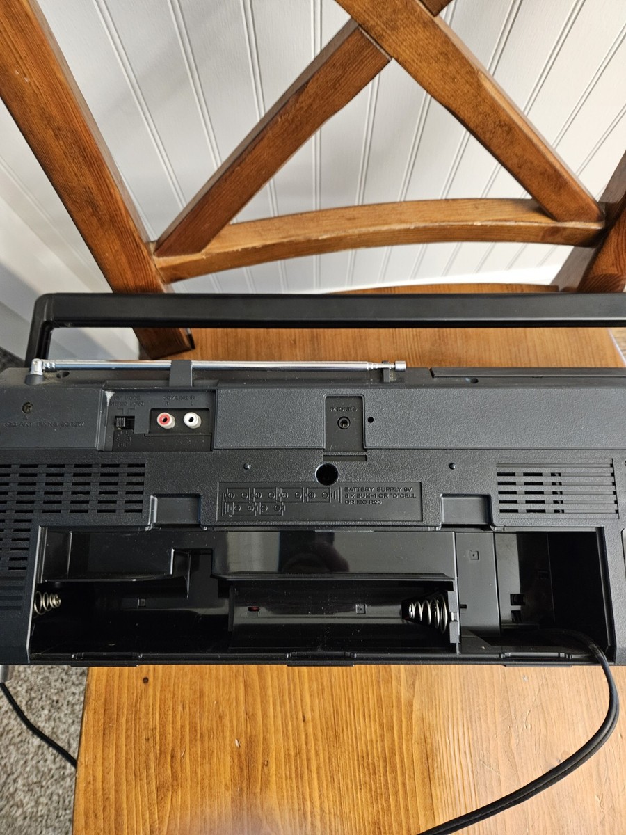 Vintage HITACHI Boombox TRK-3D30WH 3D Super Woofer Twin Drive