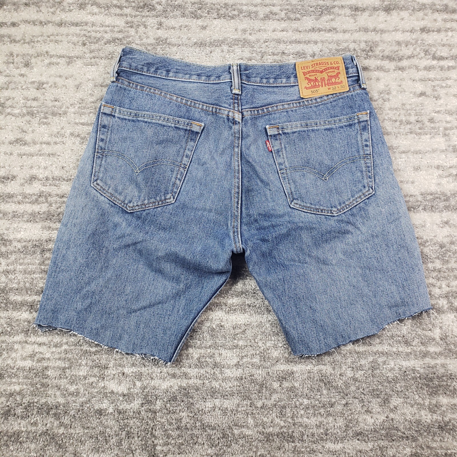 Levi's 505 Jean Shorts Mens Sz 32 Medium Wash Denim Blue Cut Off Flat Front  | eBay