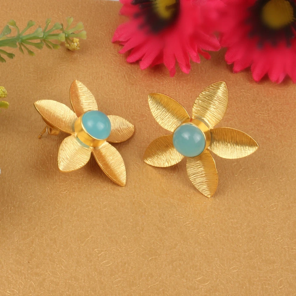 Pendientes para mujer Stud Aqua Calcedonia chapados en oro de latón joyería Foto 2 de 4