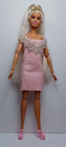 ABITO IN FELTRO ROSA CHIARO CON RIFINITURE AVORIO-ADATTI FASHION DOLLS 11" pattlancaste-5 - Foto 2 di 11