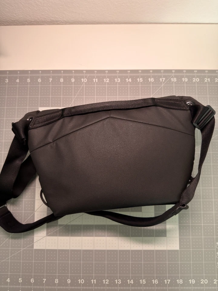Peak Design Everyday Sling/Camera Bag - Preto, 3L; Levemente usado, excelente estado. - Imagem 4 de 4
