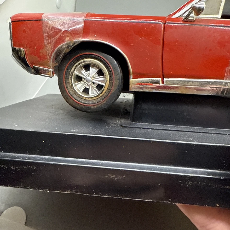 Pontiac GTO 1967 ERTL American Muscle rojo con interior negro 1:18 granero encontrar Foto 3 de 4