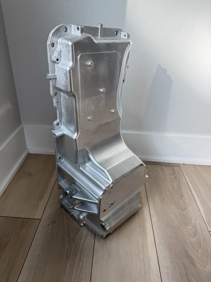 Número de pieza de aluminio del cárter de aceite del motor GM 03300547 2007-2014 Foto 4 de 4