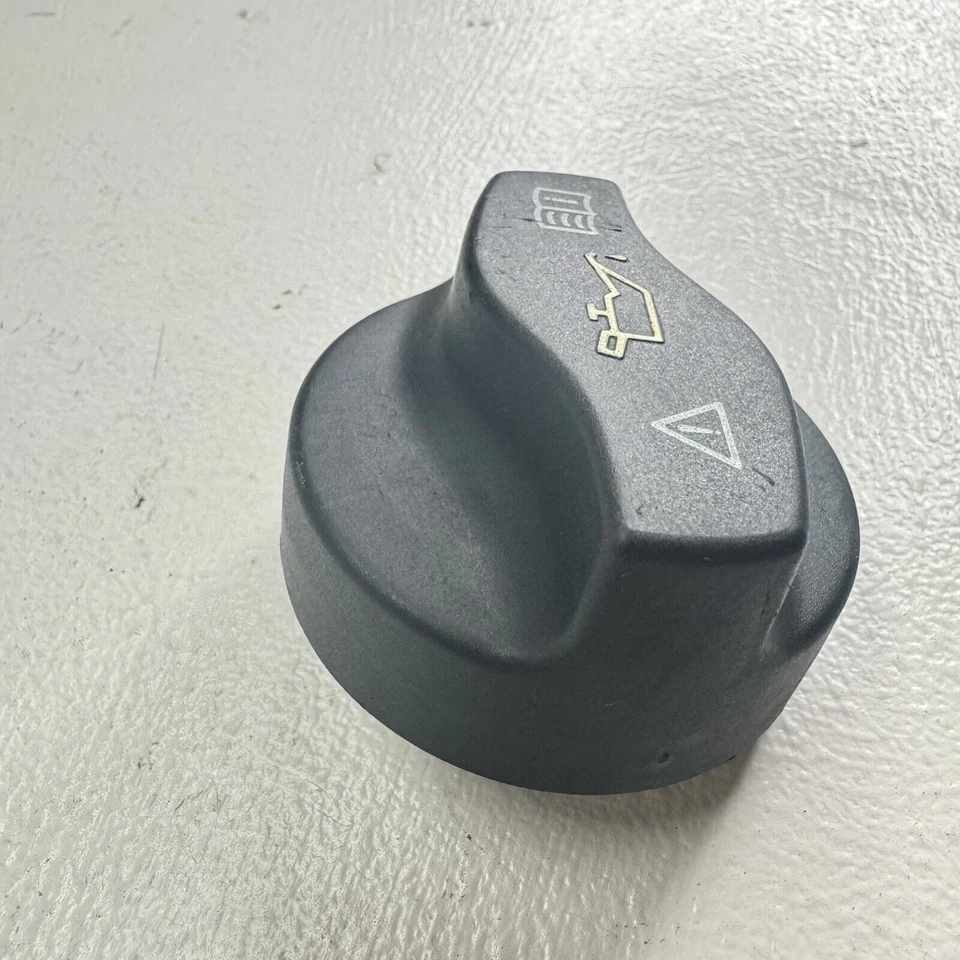 Tapa de llenado de aceite de motor Mercedes Benz E350 2006-11 sedán OEM A0000101385 Foto 3 de 4