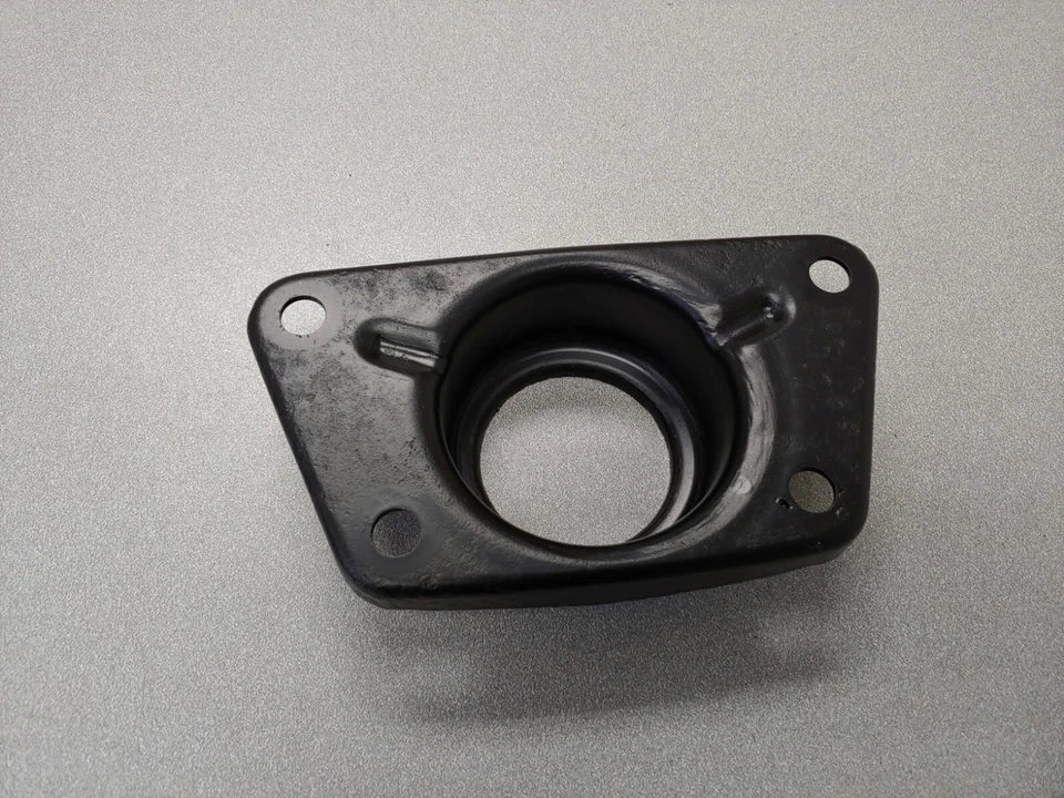 USED ORIGINAL PORSCHE 911 912 912E 930 REAR SPRING PLATE BEARING COVER PITTED - Imagem 3 de 4