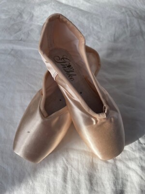 New Grishko 2007 Pointe Shoes - Size 5 XX M