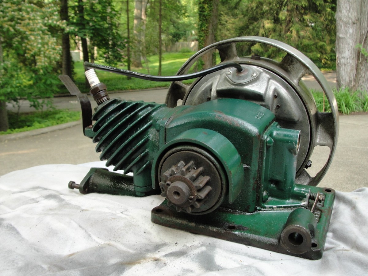 VINTAGE MAYTAG MODEL 92 KICKSTART WASHER MOTOR FROM 1930S TURNS