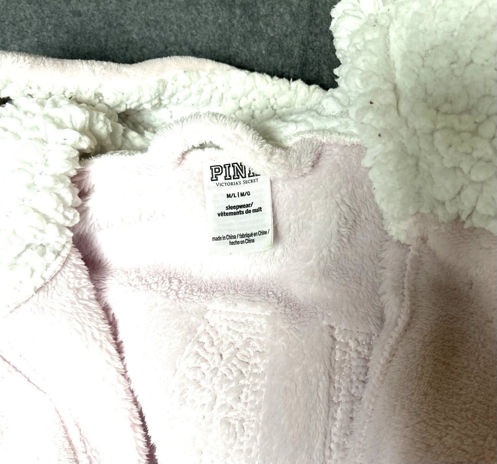 UNDERCOVER VICTORIAS SECRET PINK RARE FIND BLING SEQUIN FLEECE DOG HOODED ROBE MEDIUM LARGE