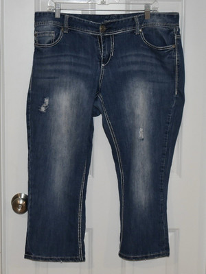 Maurices Women s Capri Blue Denim Jeans Stretch Distressed 5-Pocket Size 14