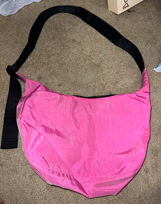 BAGGU Pink Azalea Medium Crescent Bag, Black Strap, Zip Closure, Lined