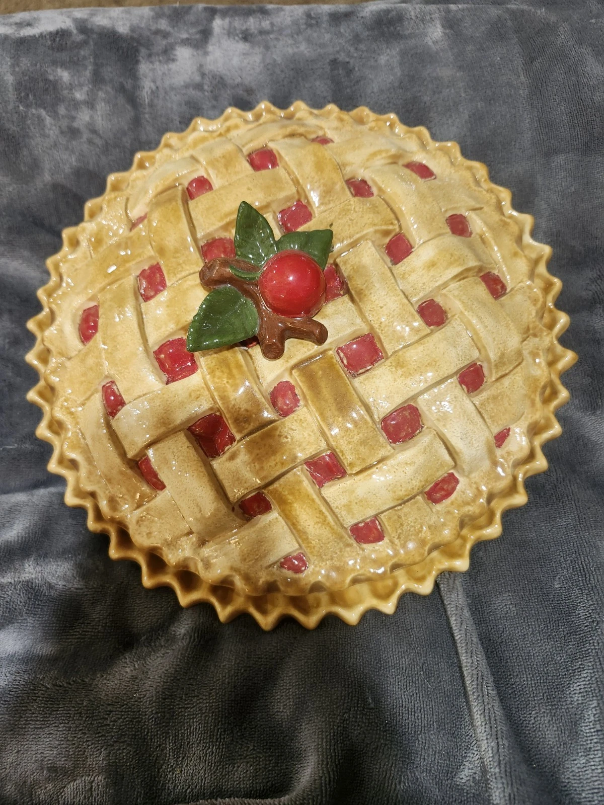 VINTAGE CERAMIC CHERRY PIE KEEPER DISH, DETAILED
