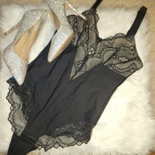 NWOT Pinsy Sculpting Lace Shapewear Bodysuit in black with nude lining sz S