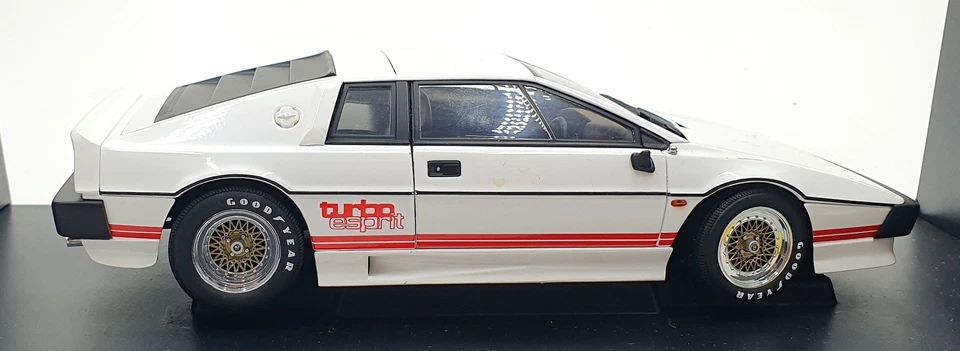 Autoart 1/18 Scale Diecast 70062 - Lotus Esprit Turbo RHD - White - Image 4 of 4
