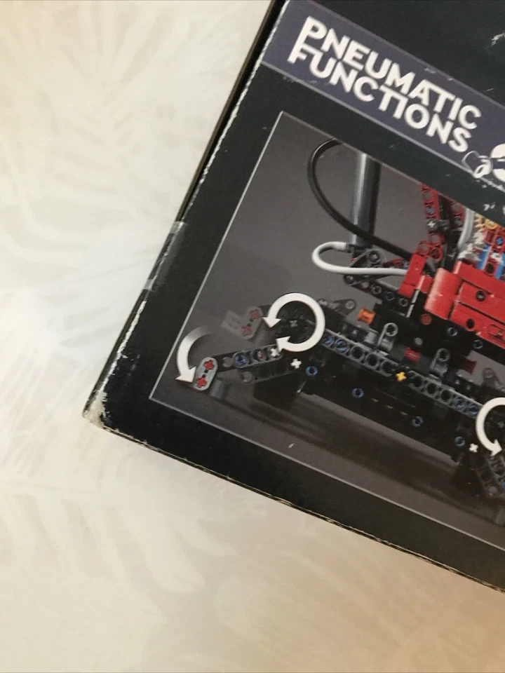 LEGO TECHNIC 42144 La grue de manutention Neuf scellée - Photo 4/4