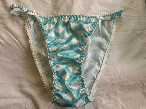 Neu ohne Etikett Gr. M handgefertigt glänzend blau Wolke seidig Satin String Bikini Höschen - Bild 10 von 14