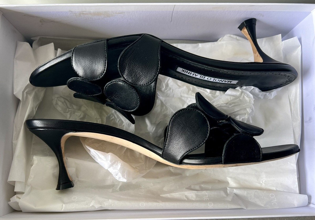 Authentic MANOLO BLAHNIK Haribalmu Black Leather Circle