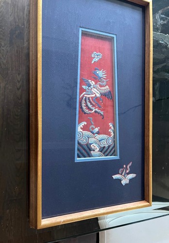 Bordado antiguo enmarcado textil chino procedencia de la dinastía Qing - Imagen 6 de 9