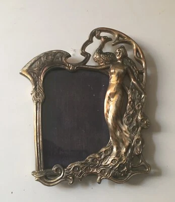 petit cadre photo vintage statue de femme en métal doré - Photo 1/2