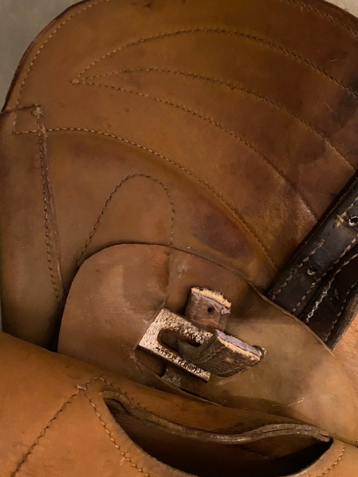 Thoroughbred Jockey Saddle exercise saddle vintge leather