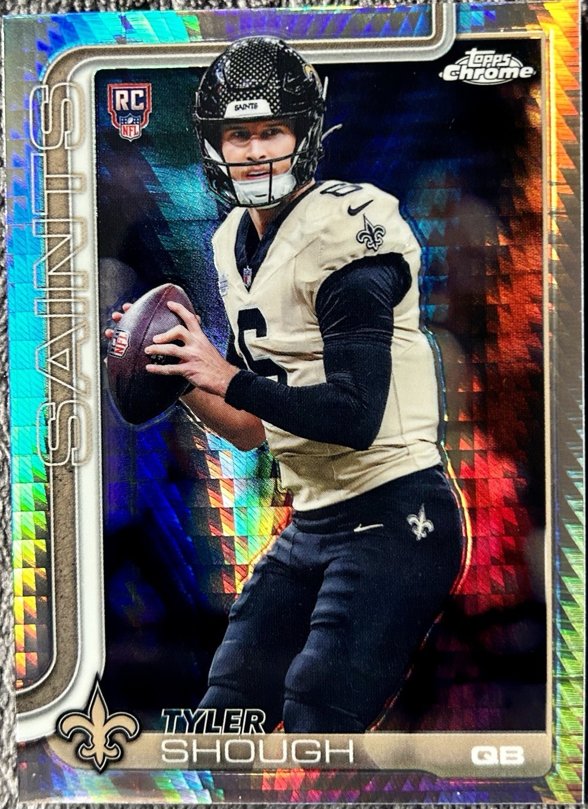 2025 Topps Chrome Tyler Shough Prism Refractor RC #398 Saints Rookie bk569