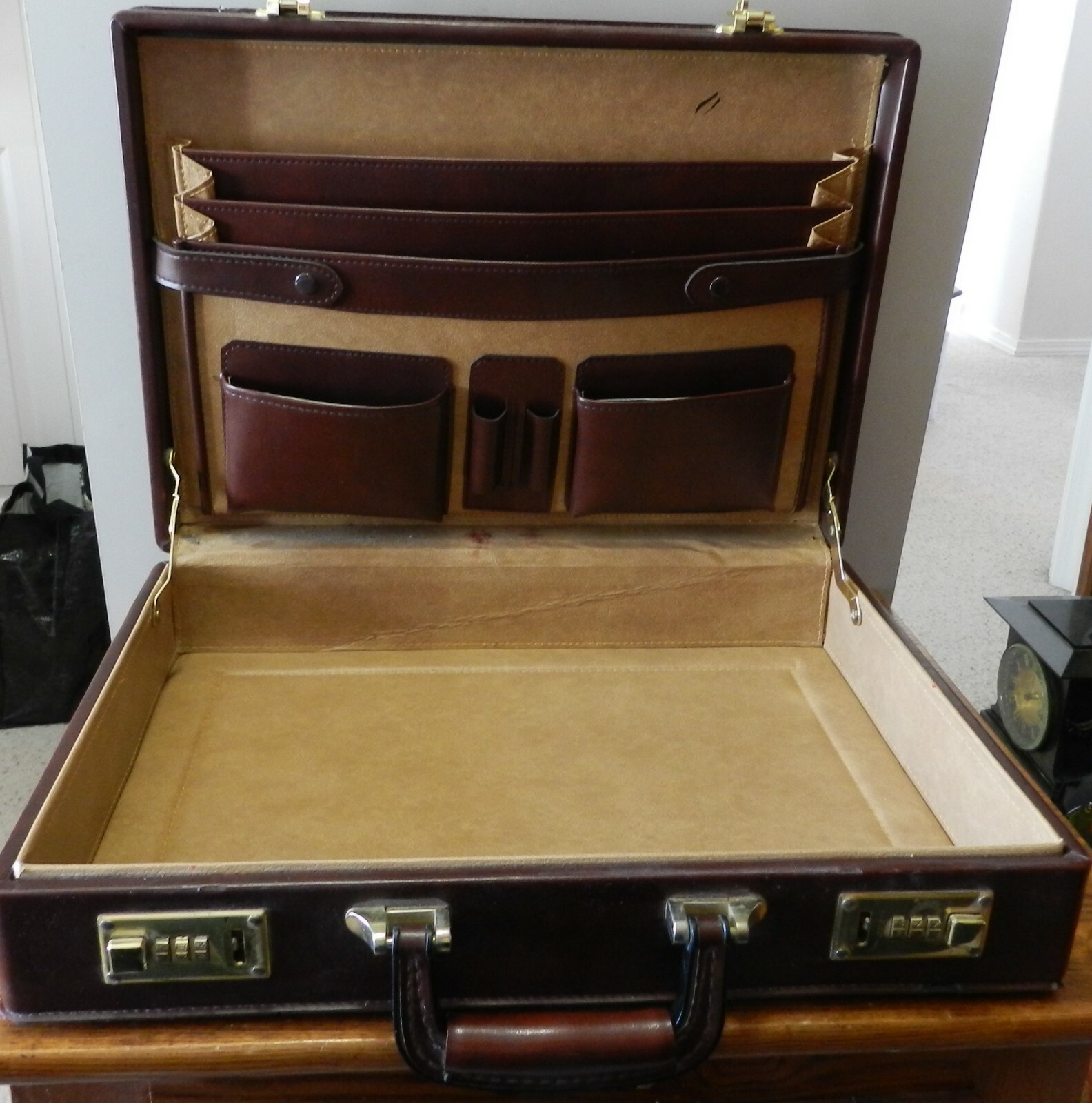 Vintage brown leather used Briefcase Laptop 18" X 14"… Gem