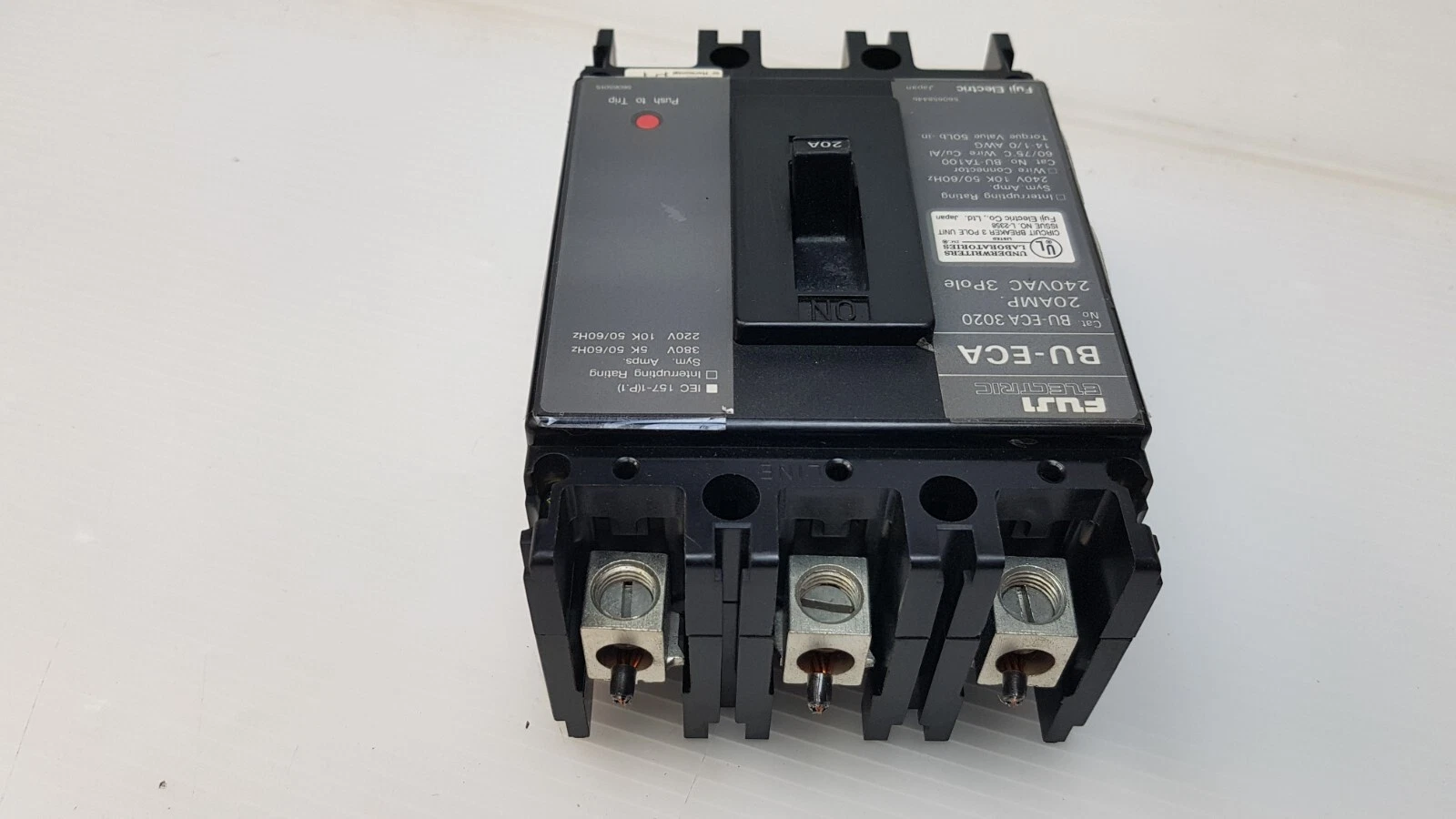 Load end of the Fuji BU-ECA 3020 with three box-type wire connectors
