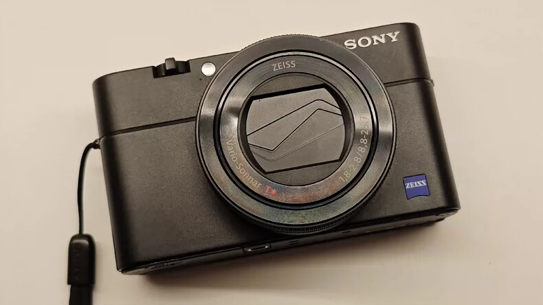 Sony Cyber-Shot DSC-RX100M5 RX100V M5 V Black 20.1 MP 2.9x Zoom 4K