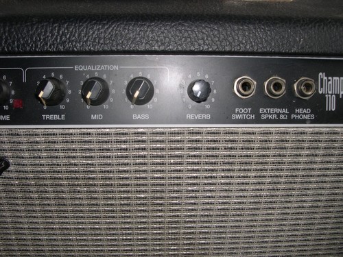FENDER CHAMPION 110 2-CHANNEL 25-WATT 1X10" SOLID STATE GUITAR COMBO GUITAR AMP - Picture 3 of 5