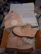 Brand New Never Worn Timberland Boots With Matching Tobogan Sz 5.5 Boys