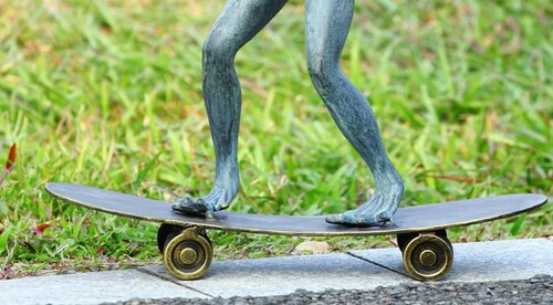 SPI Aluminum Radical Skateboarding Frog Garden Statue - Picture 3 of 3