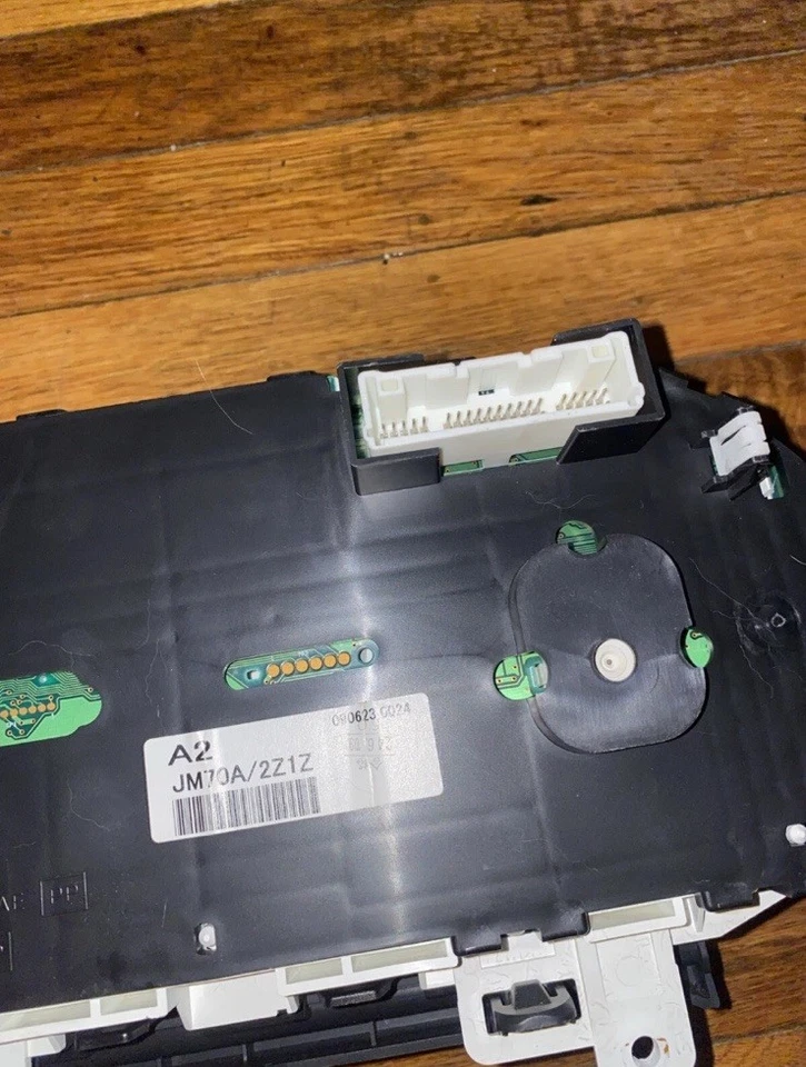 2008-2010 Nissan Rogue Speedometer Cluster MPH Instrument  OEM - Image 3 of 3