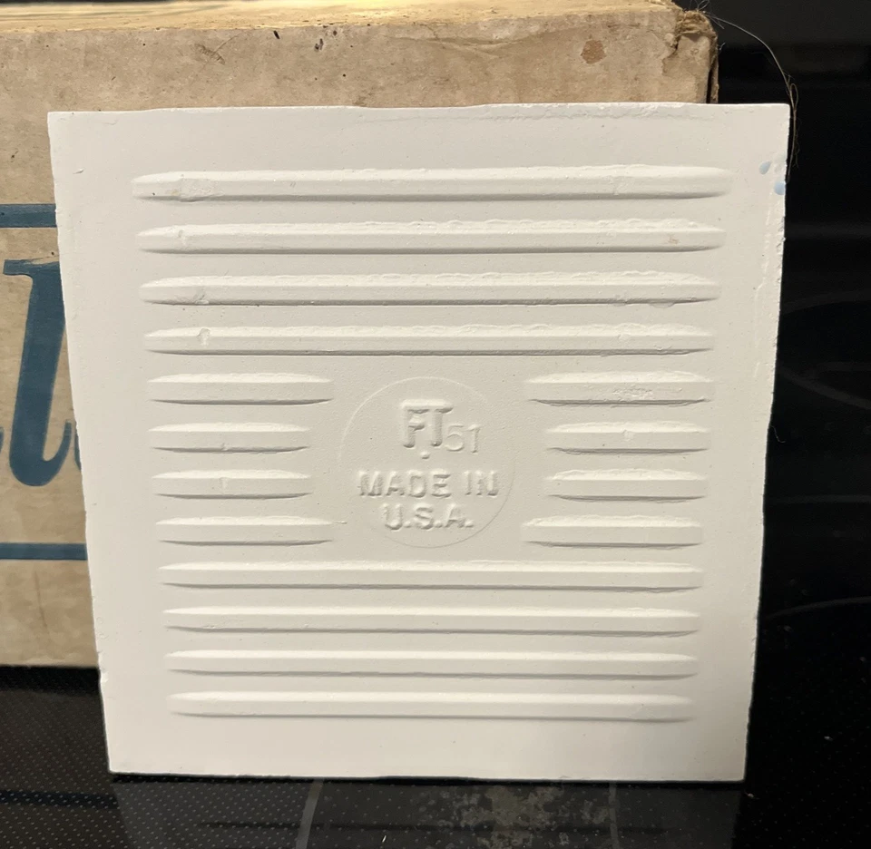 1 azulejo de pared Florida EE. UU. FT 4-3/8" cerámica moteada azul cielo sobre blanco roto de colección MCM Foto 3 de 4