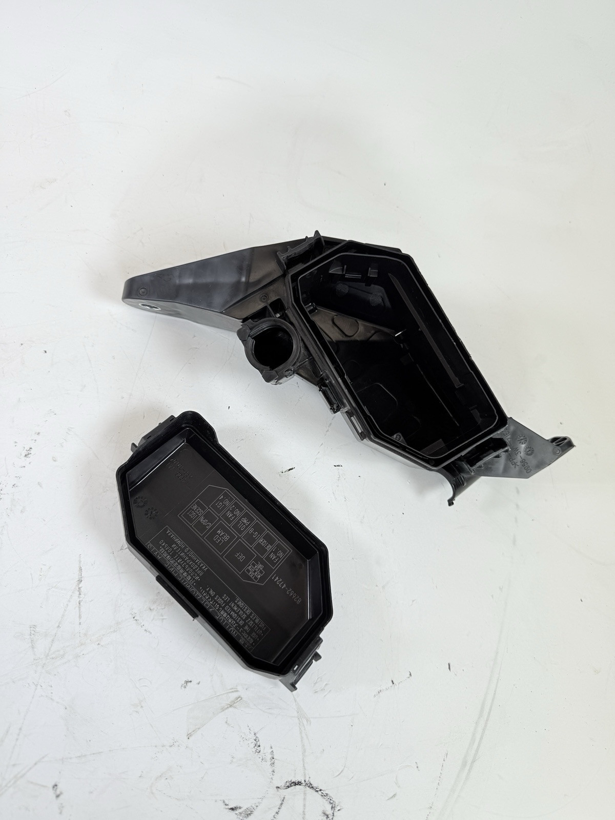 2016-2022 Toyota Prius Right Upper Fuse Relay Box 82662-47190 OEM