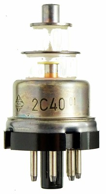 2C40 Triode. Eine Radioröhre/Senderöhre von Telefunken. ID20376