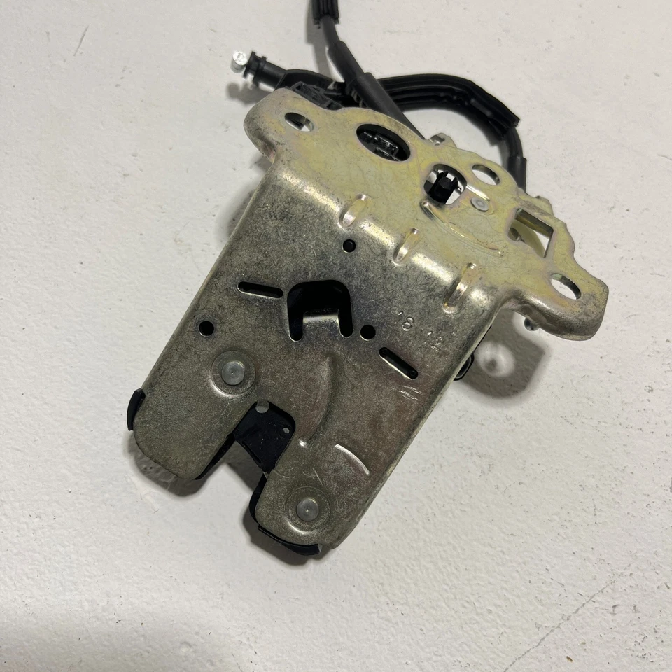 AUDI TT Quattro 2016-2023 maletero tapa bloqueo pestillo actuador OEM Foto 2 de 4