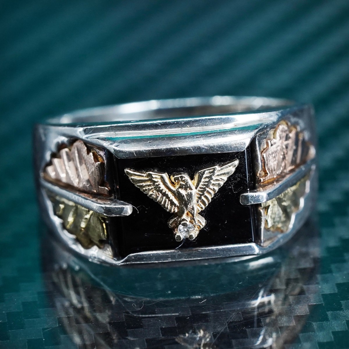 sz 12.75, Black Hills Sterling silver 12K gold onyx ring, 925 band eagle leaves sz 12.75, Black Hills Sterling silver 12K gold onyx ring, 925 band eagle leaves