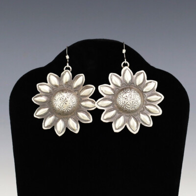 NATIVE AMERICAN NAVAJO STERLING SILVER FLOWER EARRINGS BY DAKOTA WILLIE