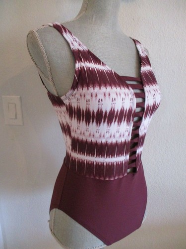 NUEVO CON ETIQUETAS TRAJE DE BAÑO DE UNA PIEZA CON DETALLE FRONTAL ABIERTO EN EL AZUL TALLA 6 PINOT & TIE DYE - Imagen 2 de 8