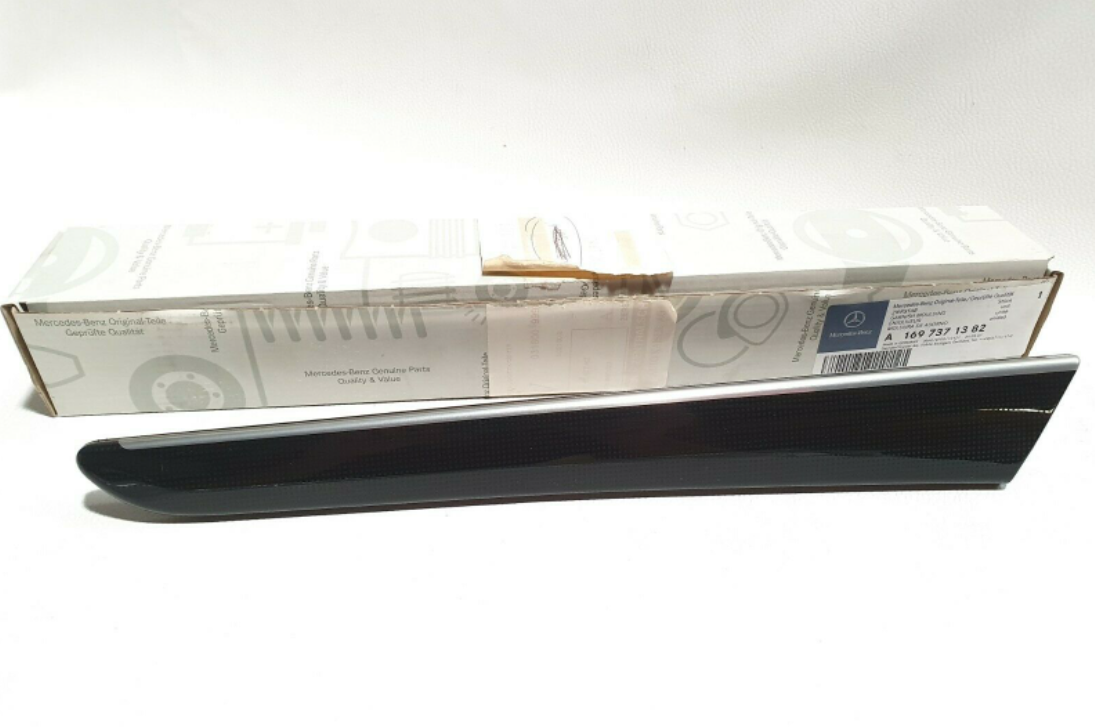Neu MERCEDES-BENZ A W169 Türverkleidungsleiste hinten links A1697371382 Original