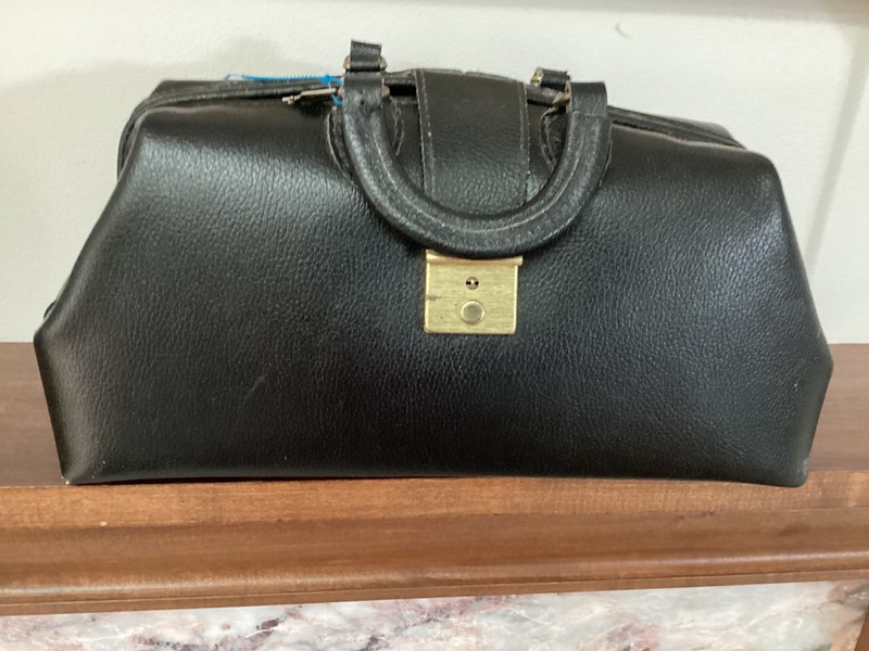 Vintage Genuine Leather Doctor's Bag with Key 25216-I F-9