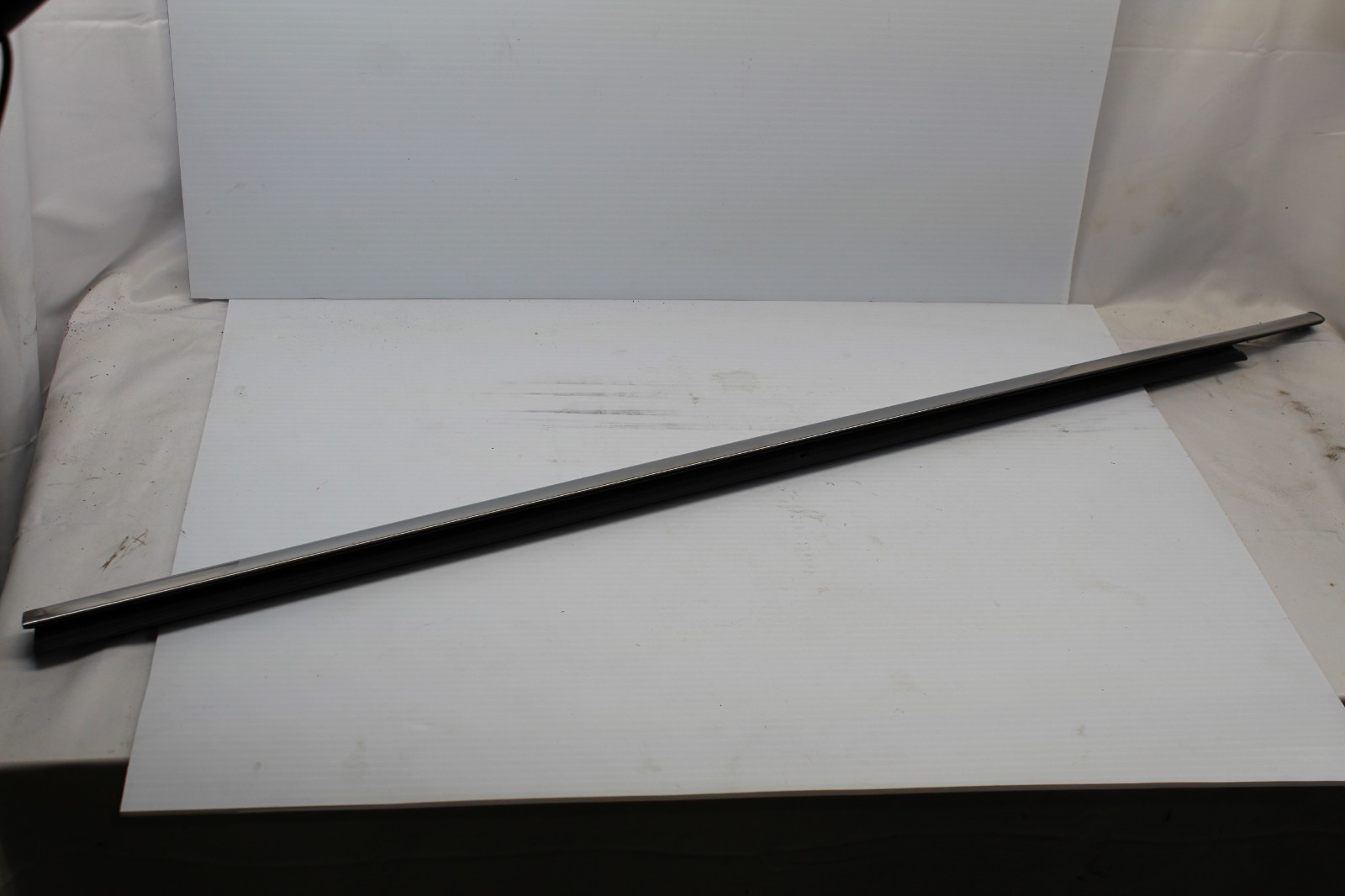 2013-2019 FORD ESCAPE FRONT LEFT DRIVER SIDE DOOR WINDOW BELT MOLDING TRIM OEM