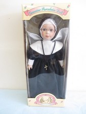 Bambola Chadwick Miller 1996 monaca porcellana da collezione 16” nuova con scatola con occhiali e croce