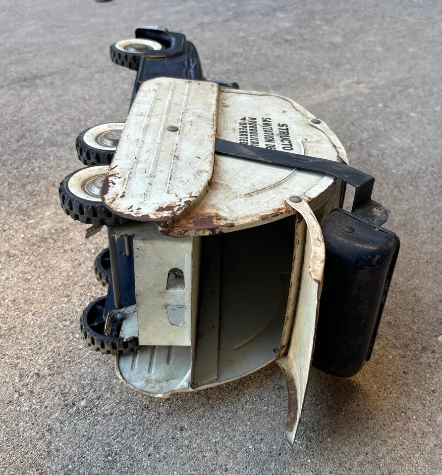 Vintage Early 1960's Structo Sanitation Dept Pressed Steel Garbage Truck - Image 4 of 4