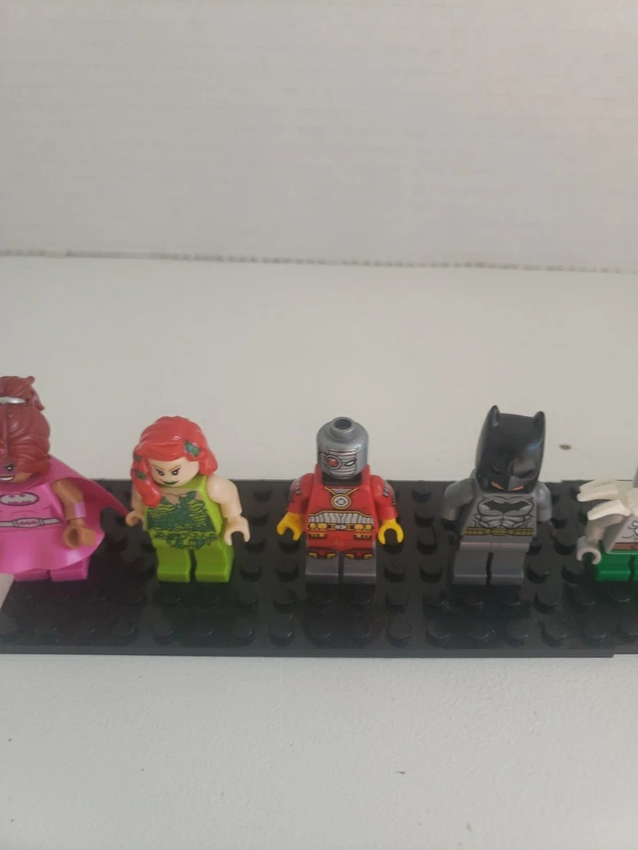 Minifiguras Lego DC - Pistoleiro, Apocalipse, Mulher Maravilha, 4xHarley Quinn, Batman - Imagem 2 de 4