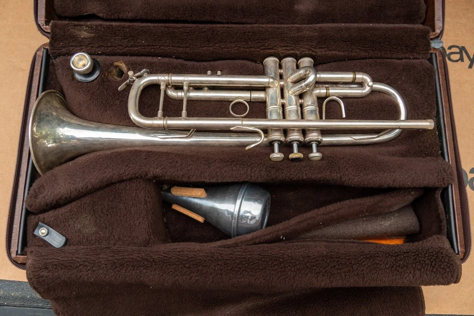 Trompeta Bach Stradivarius Modelo 43 en Estuche Original Foto 2 de 4