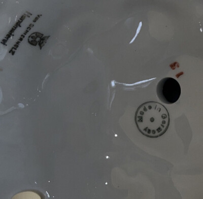 VINTAGE VON SCHIERHOLZ HANDMALEREI GERMANY PORCELAIN CHERUBS PAIR