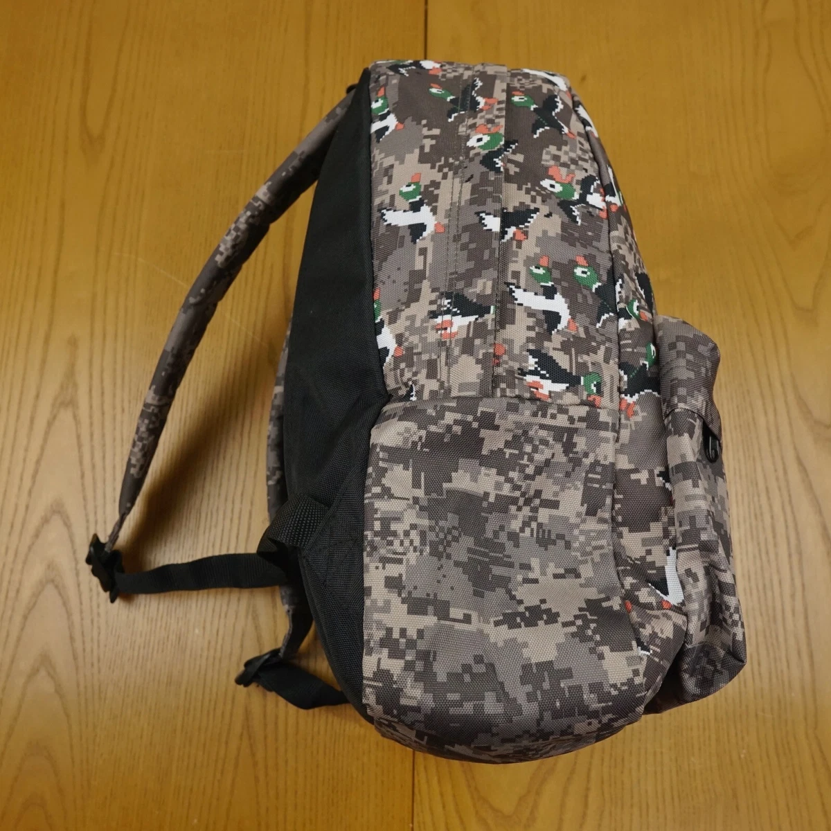 NINTENDO x VANS BACKPACK Duck Hunt Old Skool II 8 Bit Digital Camo